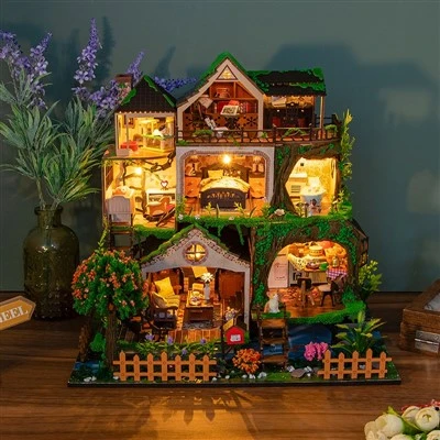 Miniatūras koka leļļu mājas komplekti